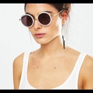 krewe Accessories - Krewe ‘Louisa’ Sunglasses (new/never worn) krewe Accessories - Krewe ‘Louisa’ Sunglasses (new/never worn)